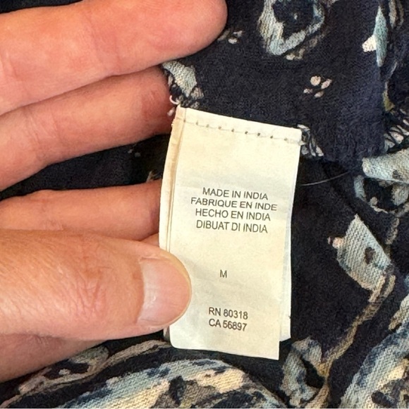 Lucky Brand floral swing top navy with sky blue flowers lace front pintucks M - Picture 7 of 10